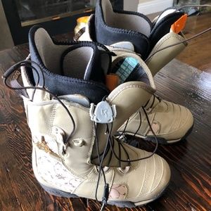 Womens Burton Snow Boarding Boots